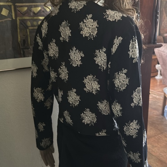 Jacket women’s black with flowers Sz lg - Picture 4 of 5